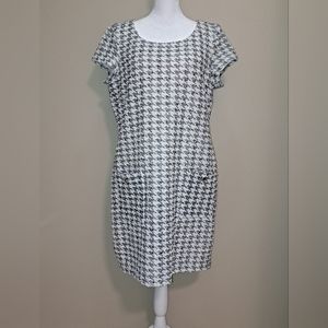 Versona Houndstooth Dress